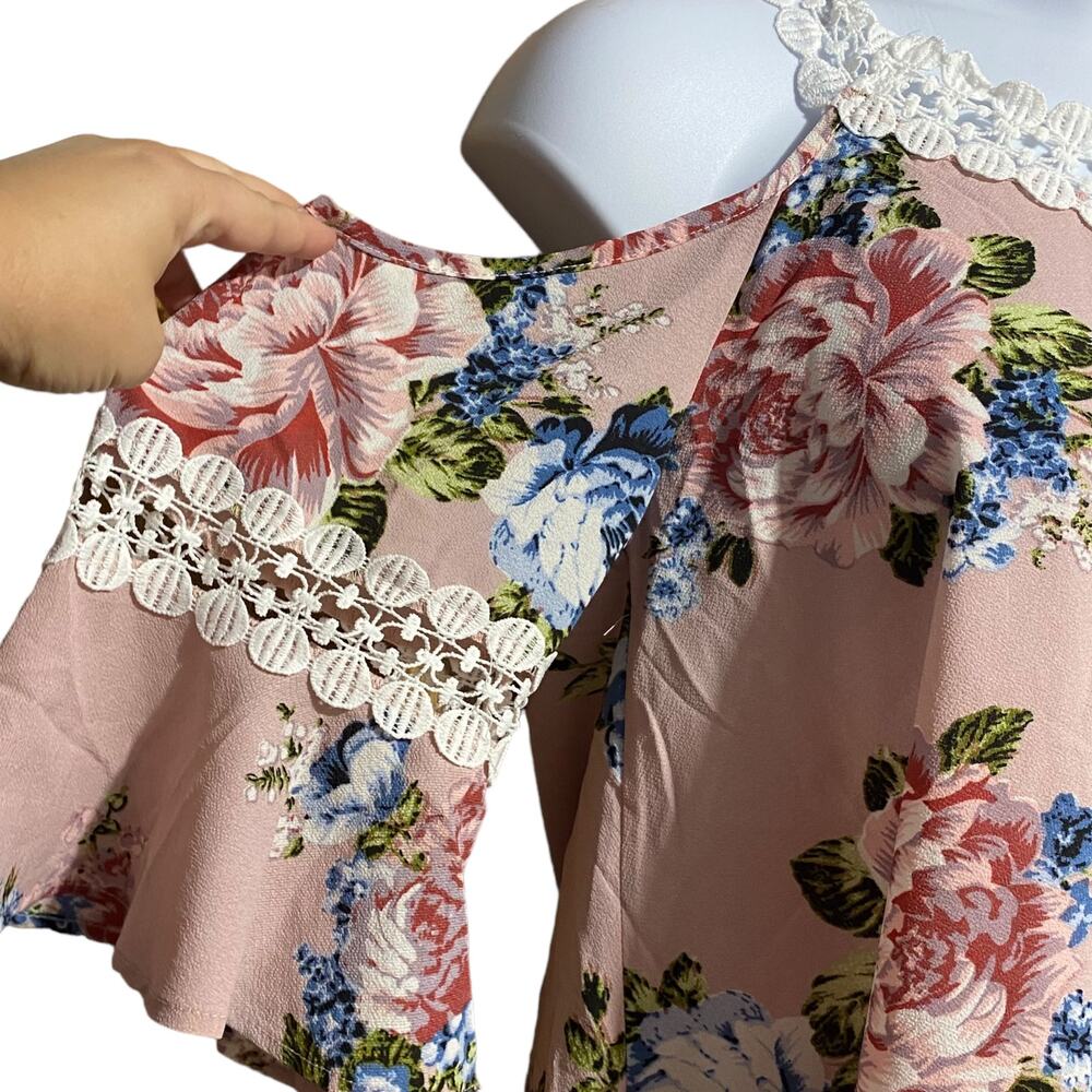NWT Cupshe pink floral cold shoulder blouse with lace details - Women's 0X - Picture 2 of 11